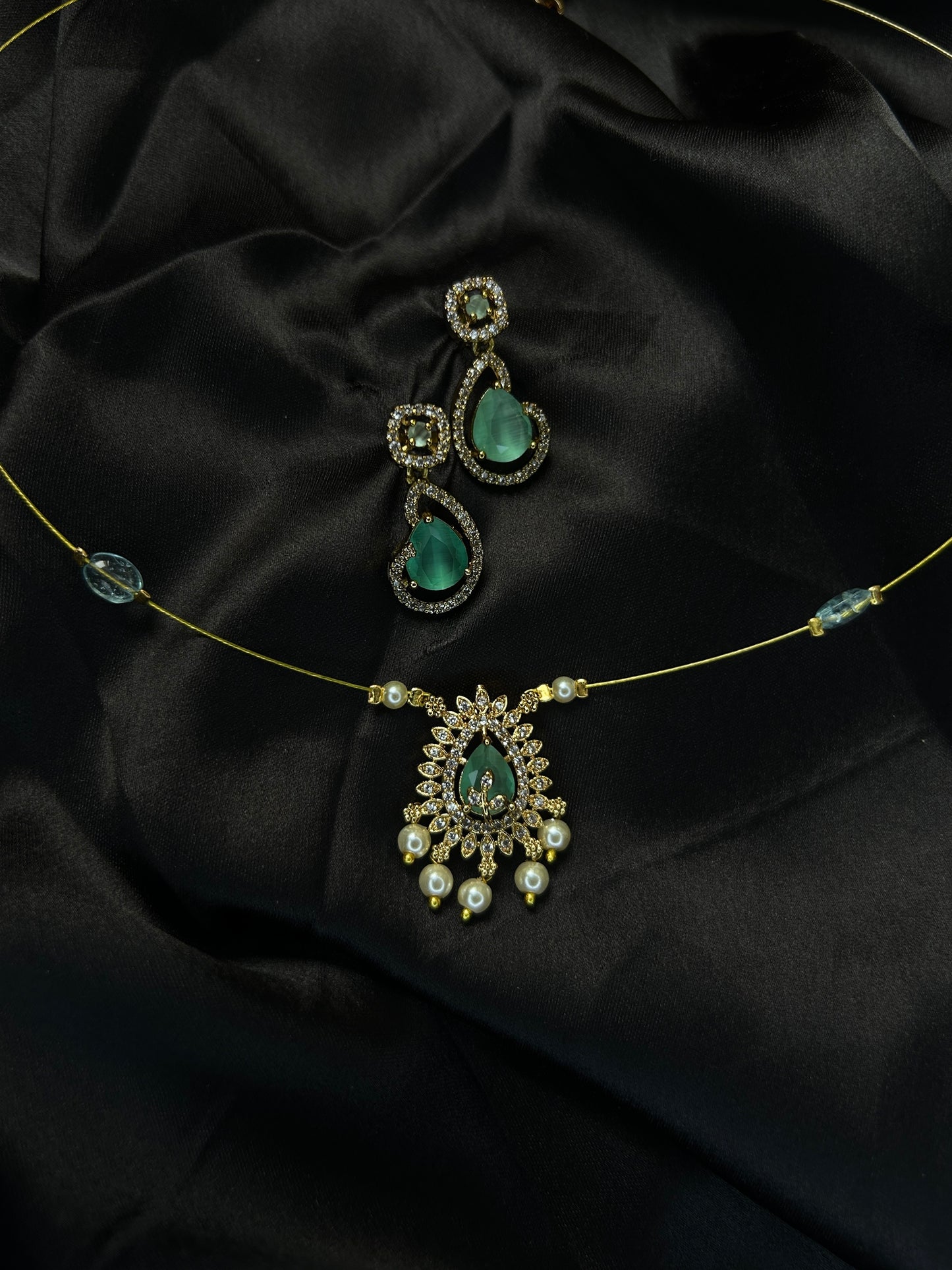 Ad with Pearl drops inivisibe chain