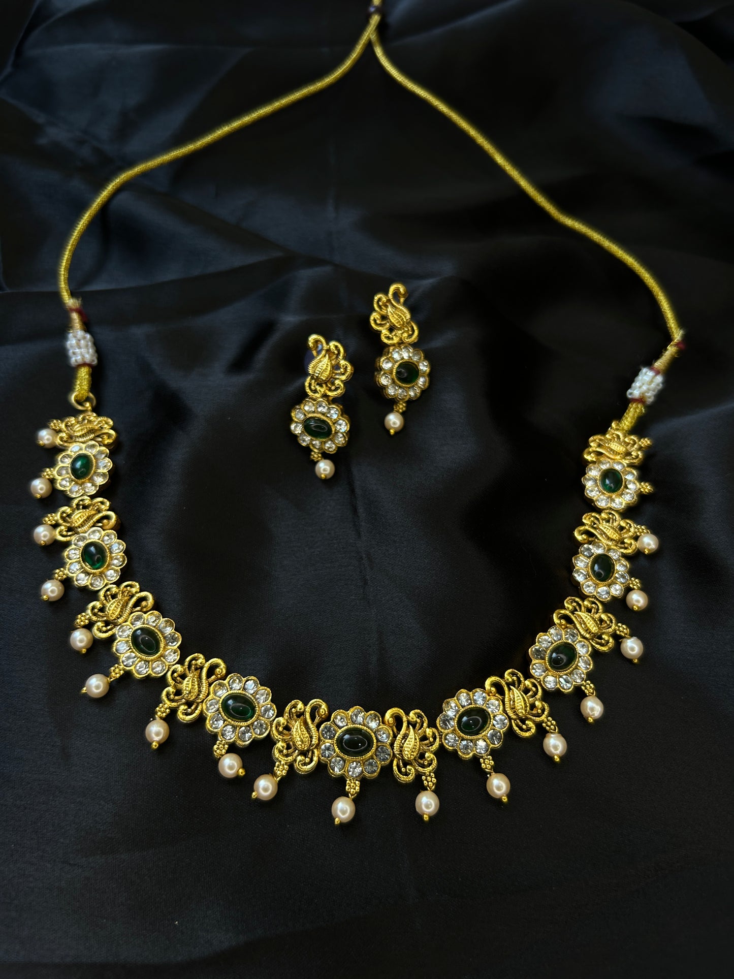 Peacock emerad blossom