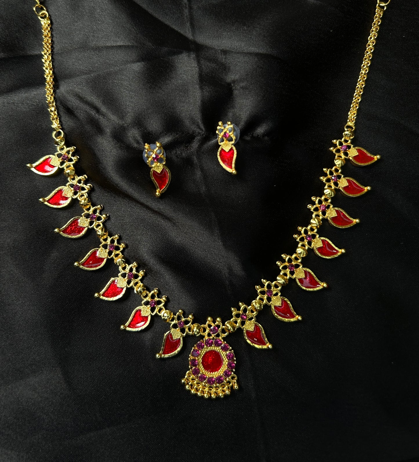 Palakka neckset